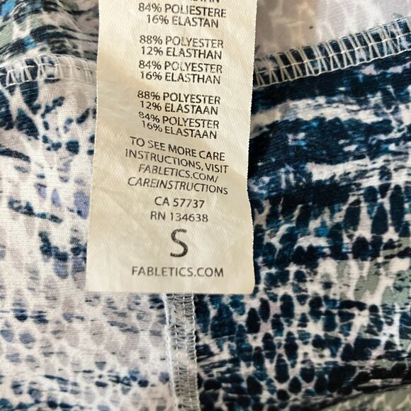 Fabletics Define PowerHold Mid-Rise Capri Leggings Fossil Print Small Athletic - Picture 7 of 8